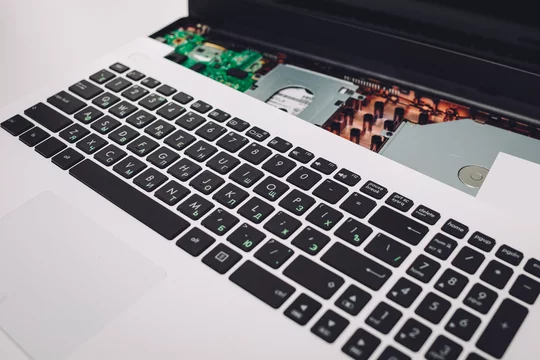 Замена клавиатуры на ноутбуке в Москве